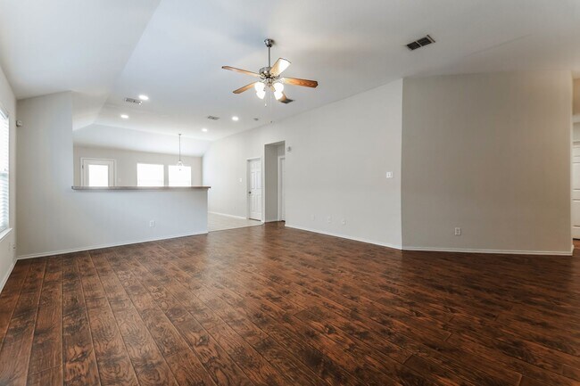 Foto del edificio - $1,795 4 Bed/2 Bath/2 Garage Ready for Move-in Forney Home in Windmill Farms