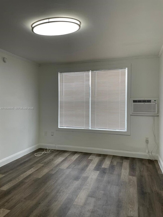 Foto del edificio - 119 Menores Ave