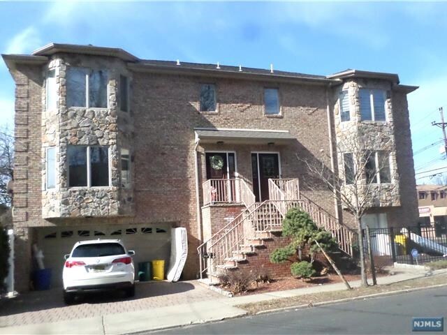 Primary Photo - 275 5th St