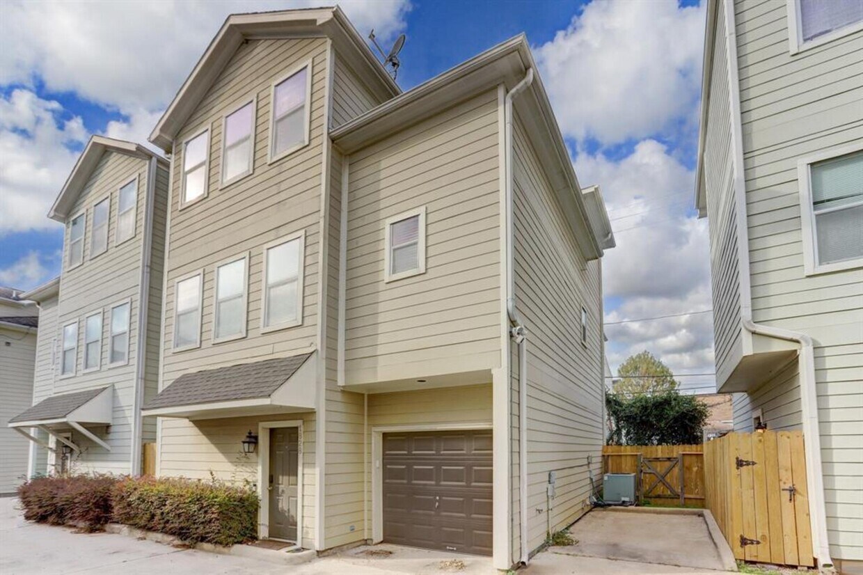 1828 Fletcher St Unit 1828.1342998, Houston, TX 77009 Room for Rent in Houston, TX