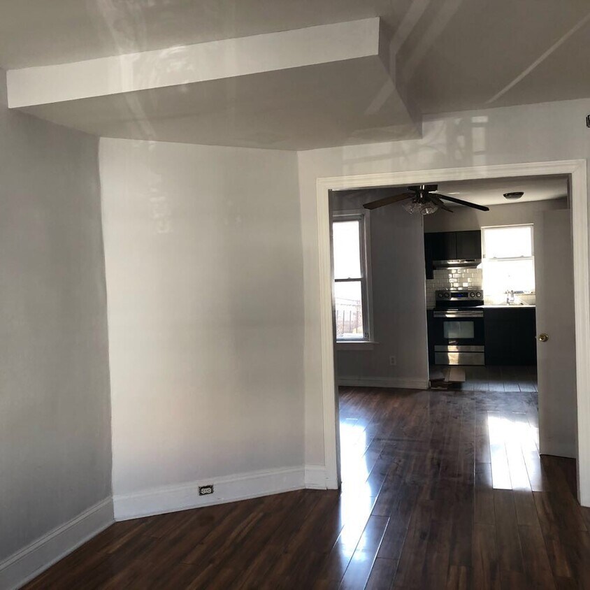 Sala de estar luminosa y aireada - 5218 Pentridge St