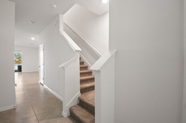 Foto del edificio - "Spacious 3-Bedroom Townhouse Oasis with 2.5 Baths in Serene Apollo Beach!"