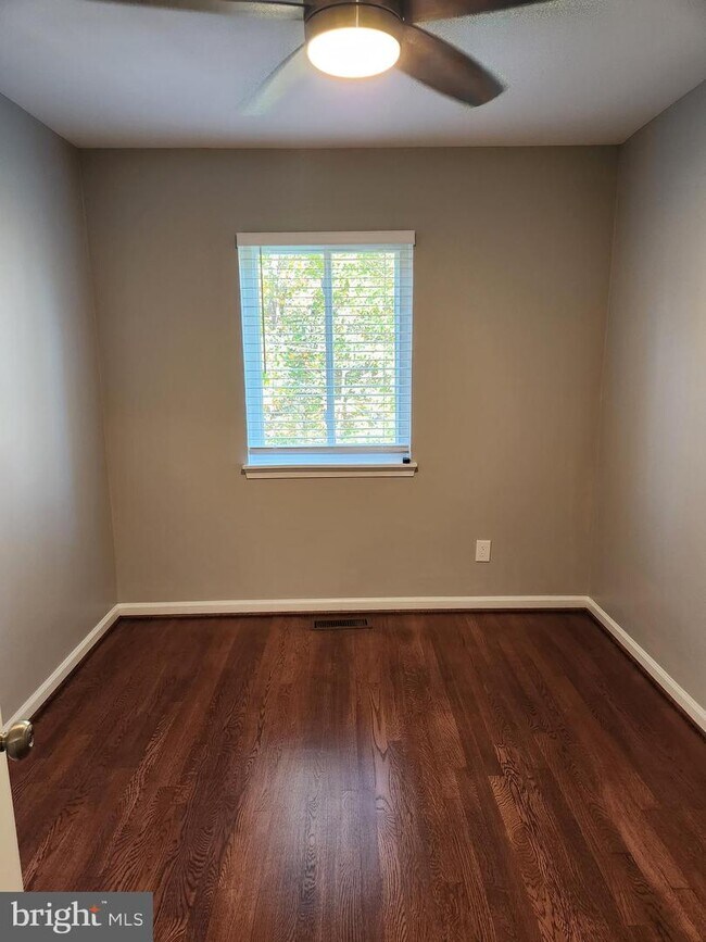 Foto del edificio - 8404 N Brook Ln
