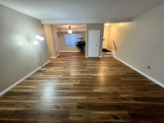 Building Photo - First Floor, 3 BR Condo in the Private Qua...