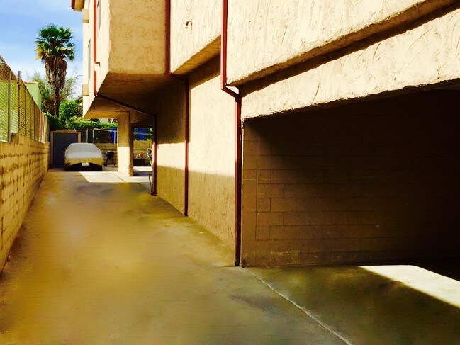 Building Photo - 3124 Rowena Ave