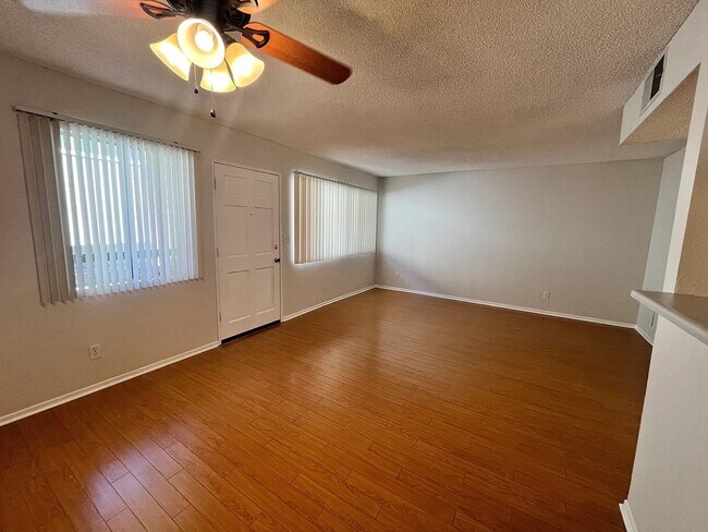 Foto del edificio - 310 E Santa Anita Ave