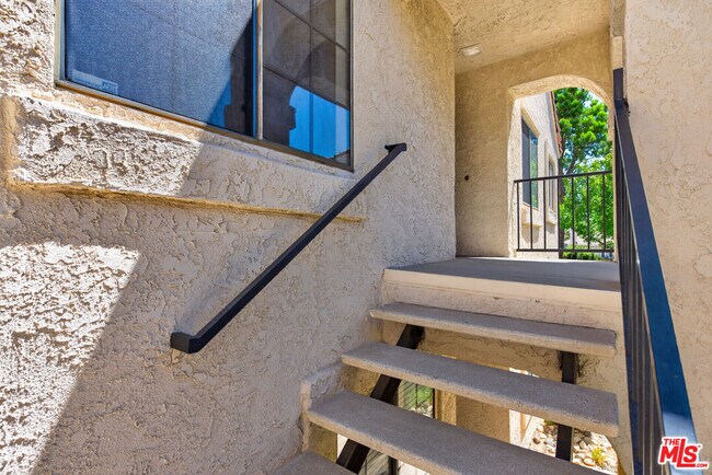 Foto del edificio - 2554 Olive Dr