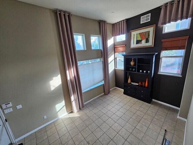 Foto del edificio - Modern Spacious Townhome in San Pablo