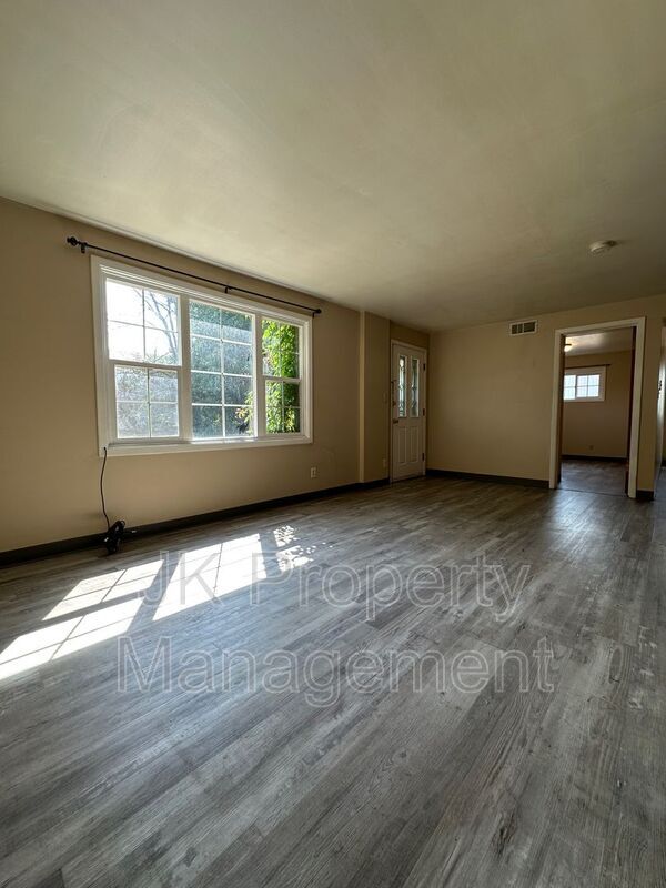 Foto del edificio - 1322 1st Ave NW