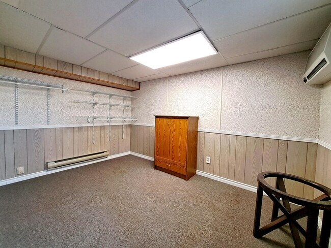 Building Photo - 9578 Avery Ln