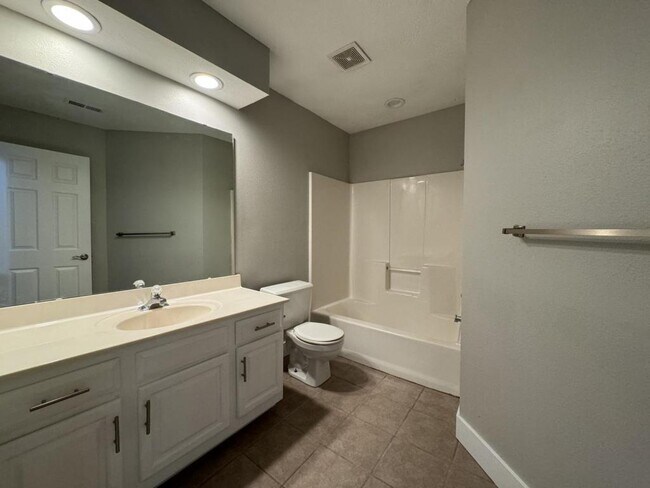 Foto del edificio - 1504 W Highpoint Cir