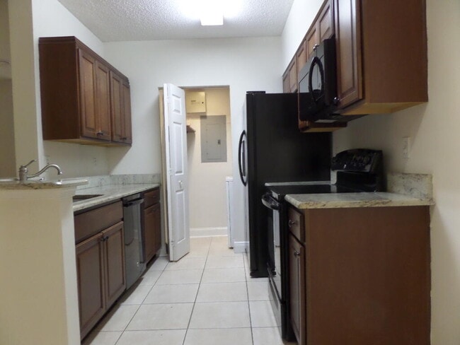 Building Photo - 10276 Fox Trail Rd S