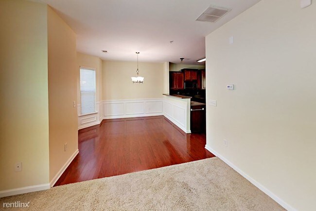 Building Photo - 305 Oakview Way