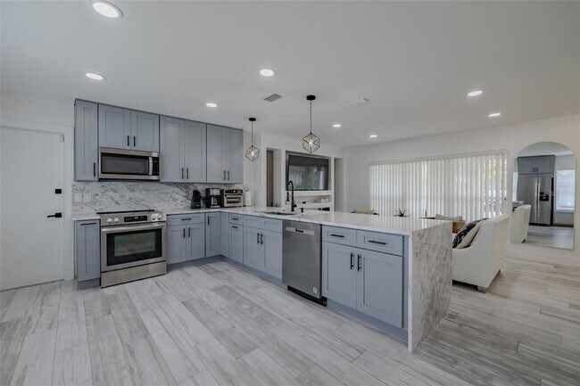 Foto del edificio - 23700 Lake Hills Dr