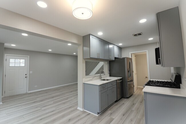 Foto del edificio - 360 Farmingdale Cir