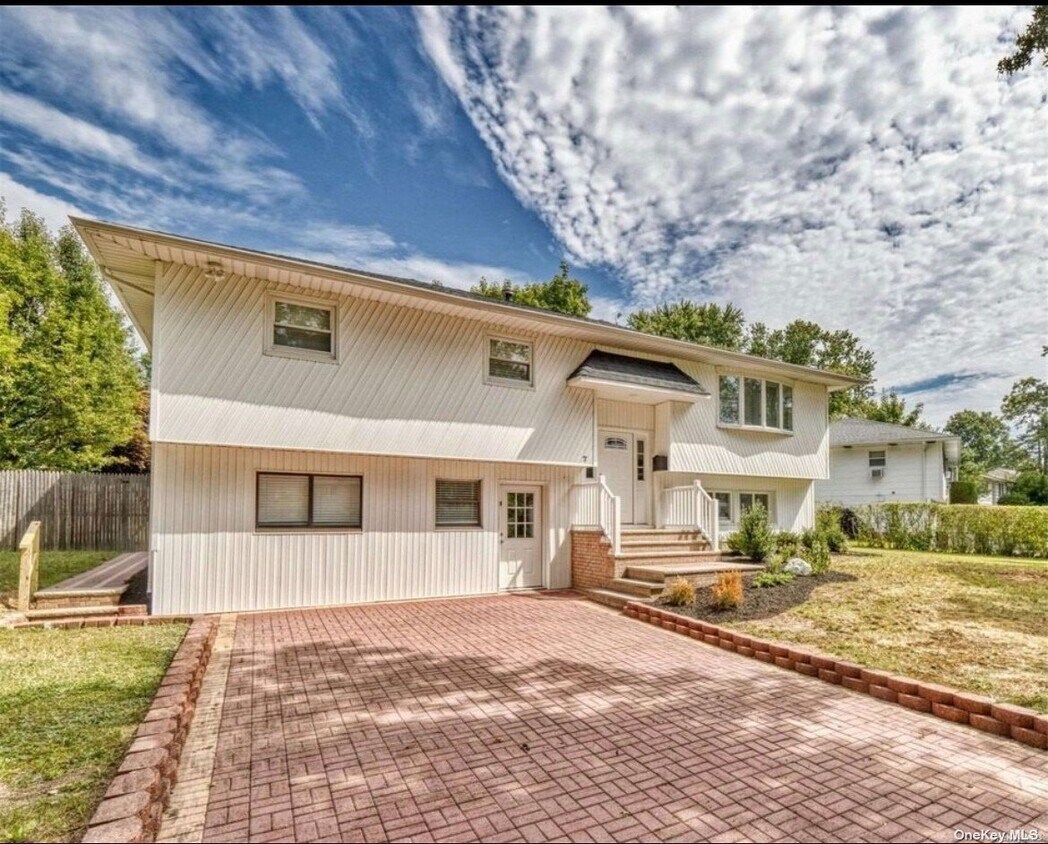 7 Pierre Dr, Commack, NY 11725 House Rental in Commack, NY