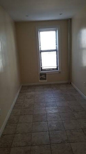 Building Photo - SPACIOUS TWO BEDROOM APARTMENT FOR RENT