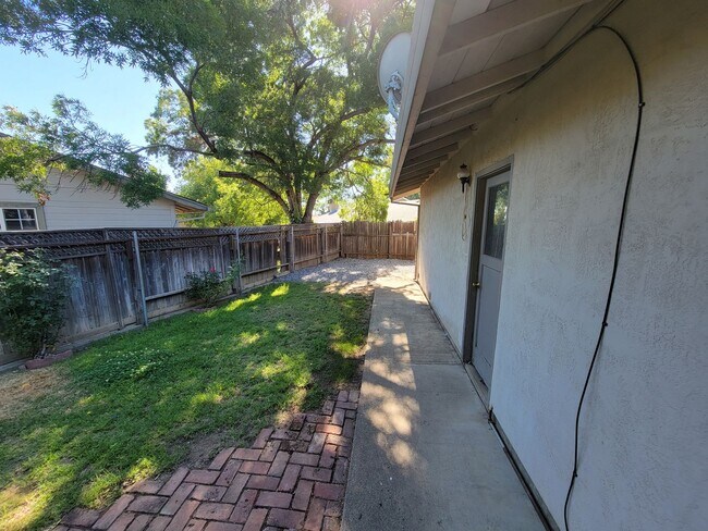 Foto del edificio - 3 Bedroom House across the street from Mar...