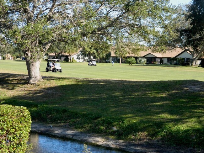 Foto del edificio - Home on the golf course