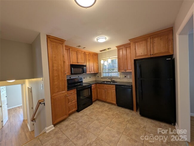 Foto del edificio - 3331 Donovan Pl