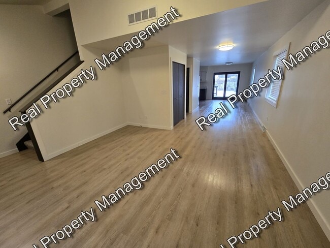 Foto del edificio - Updated 2 Bedroom Townhome