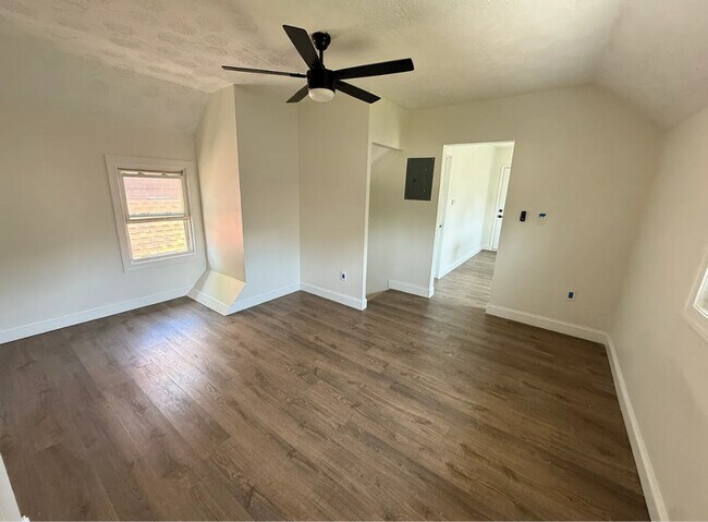 Foto del edificio - 5814 Prosser Ave