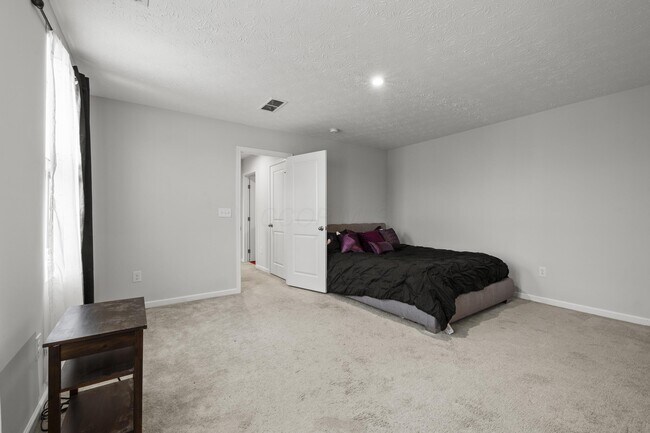 Foto del edificio - 5289 Earhart Dr