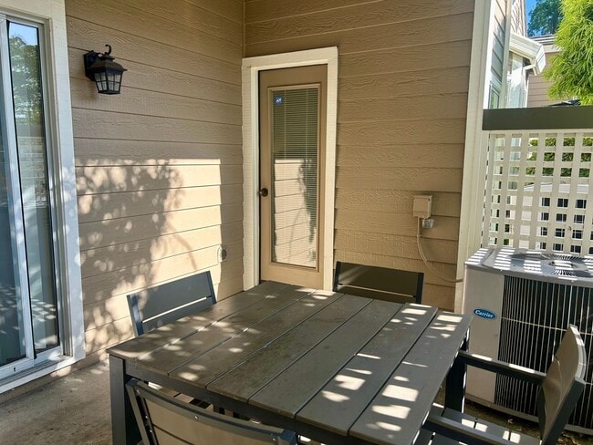 Building Photo - Modern and Convenient Condo Near Almaden Lake