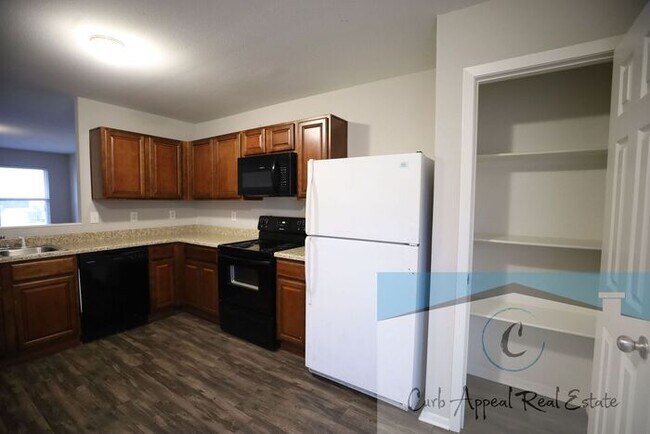 Foto del edificio - Move in special $900!! Beautiful 3 bed / 2 bath home with fenced back yard - Nettleton!!