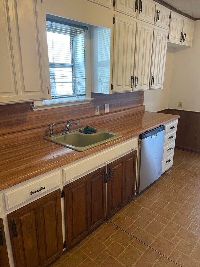Foto del edificio - 18411 E 11th St
