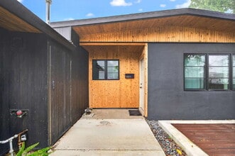 Building Photo - 1804 Drexel Dr