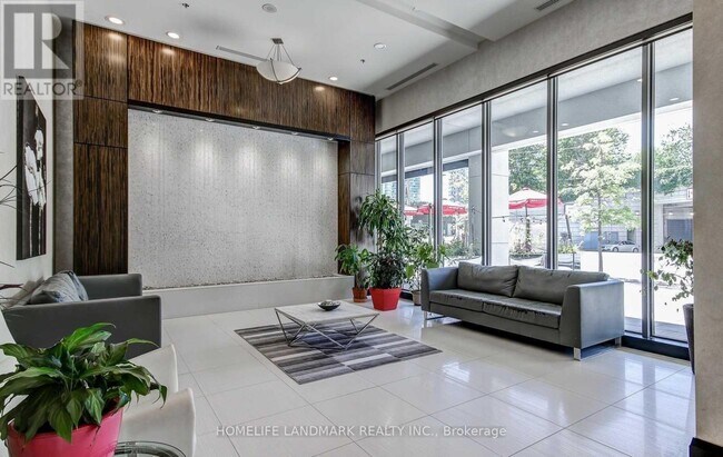 Building Photo - 25 Lower Simcoe St