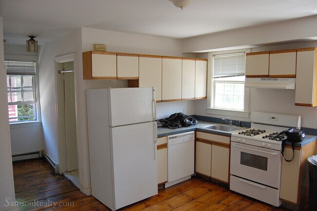 Building Photo - 123 Brook St