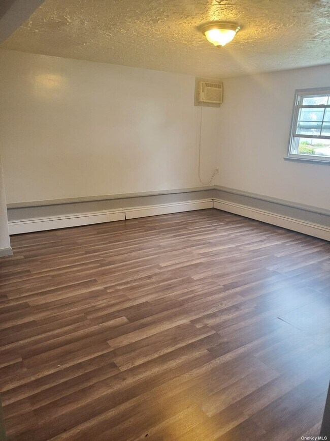 Foto del edificio - 1385 Sweetman Ave