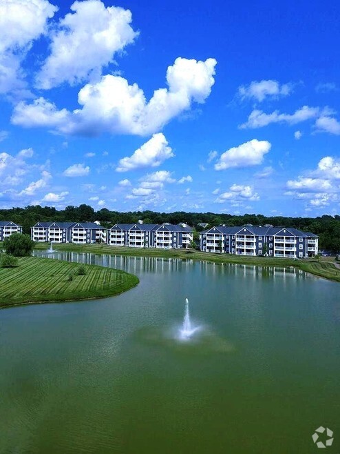 Beautiful Grounds with Lake - The Village at Cloud Park