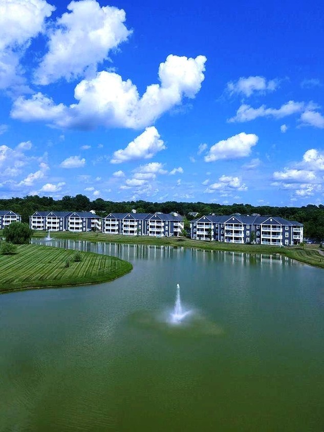 Beautiful Grounds with Lake - The Village at Cloud Park