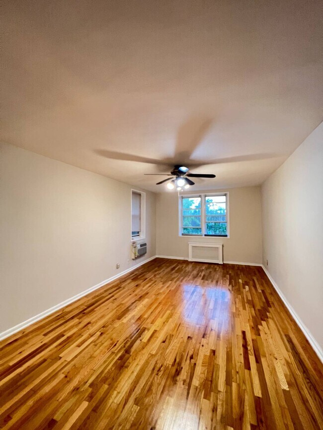 Foto del edificio - 2155 82nd St