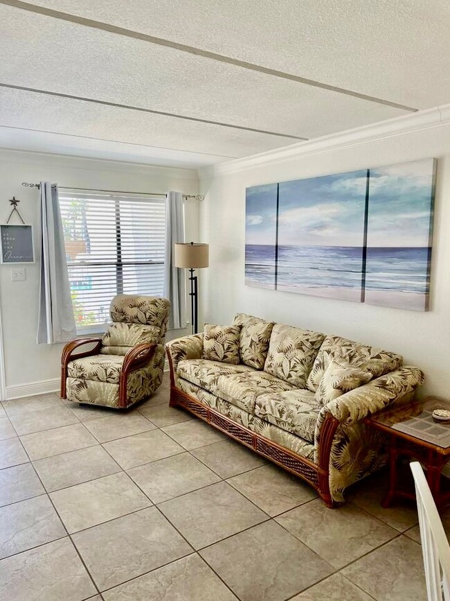 Building Photo - 108 E Coronado Dr