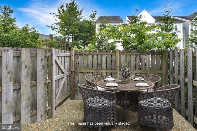 Building Photo - 273 S Pickett St