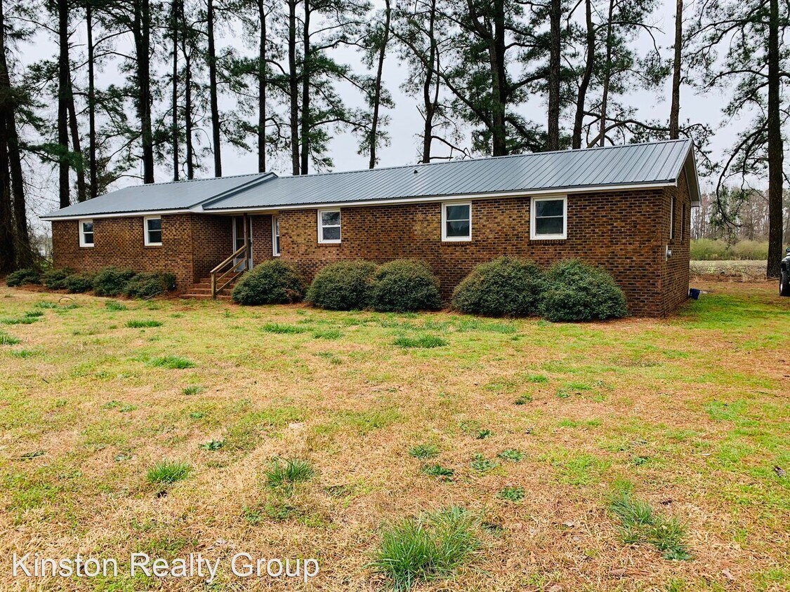 3 br, 1.5 bath House 976 Black Harper Rd House Rental in Kinston