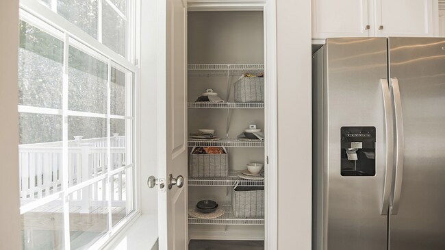 Building Photo - 527 N Palace Dr