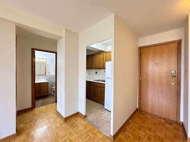 Foto del edificio - 4180 N Marine Dr