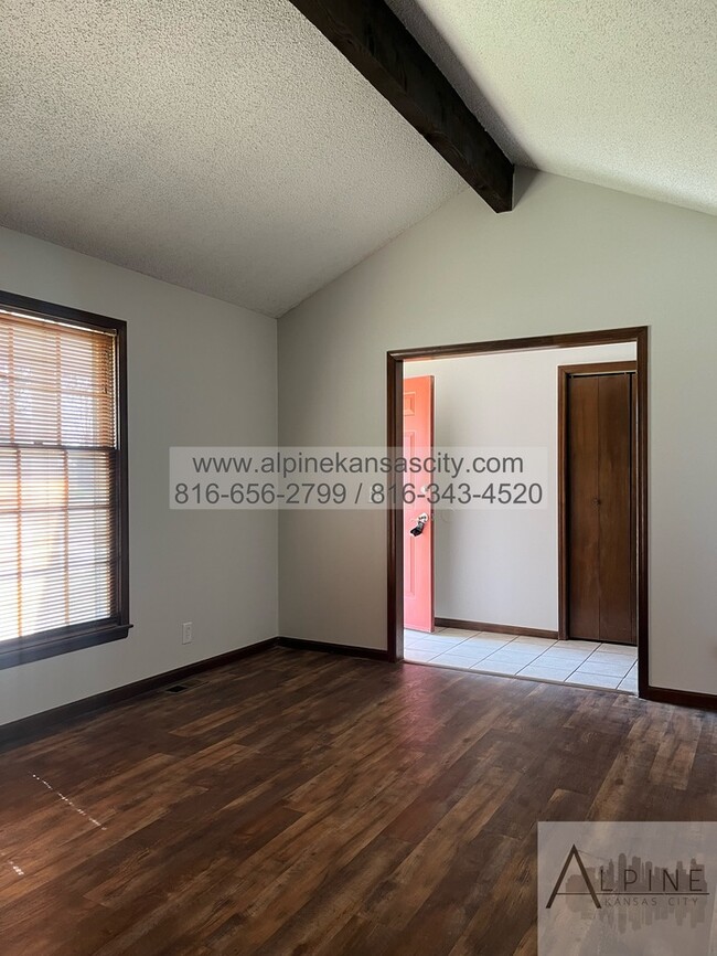 Foto del edificio - Spacious Parkville Ranch