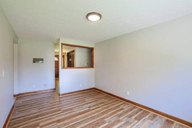 Foto del edificio - 8047 Bethany Rd