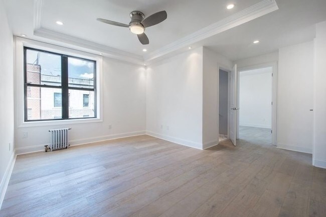 Building Photo - 364 Lincoln Pl