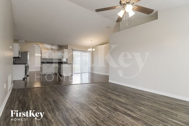 Building Photo - 2800 Fifer Dr