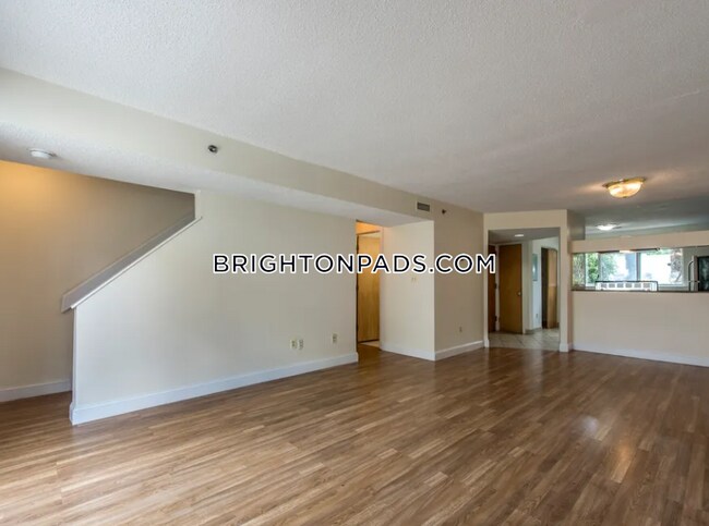 Building Photo - 144 N Beacon St
