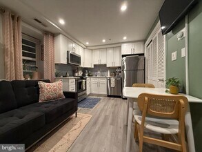 Building Photo - 625 Park Rd NW