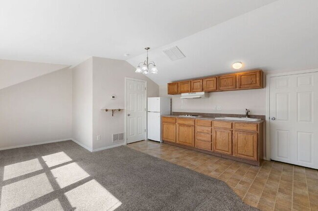 Foto del edificio - Studio. $810 Rent includes utilities. Oct ...