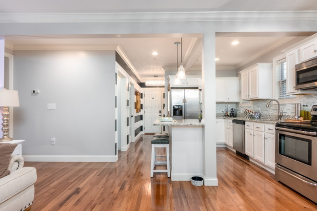 Building Photo - 14 Bentley St